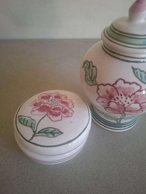 Floarl jar and trinket set