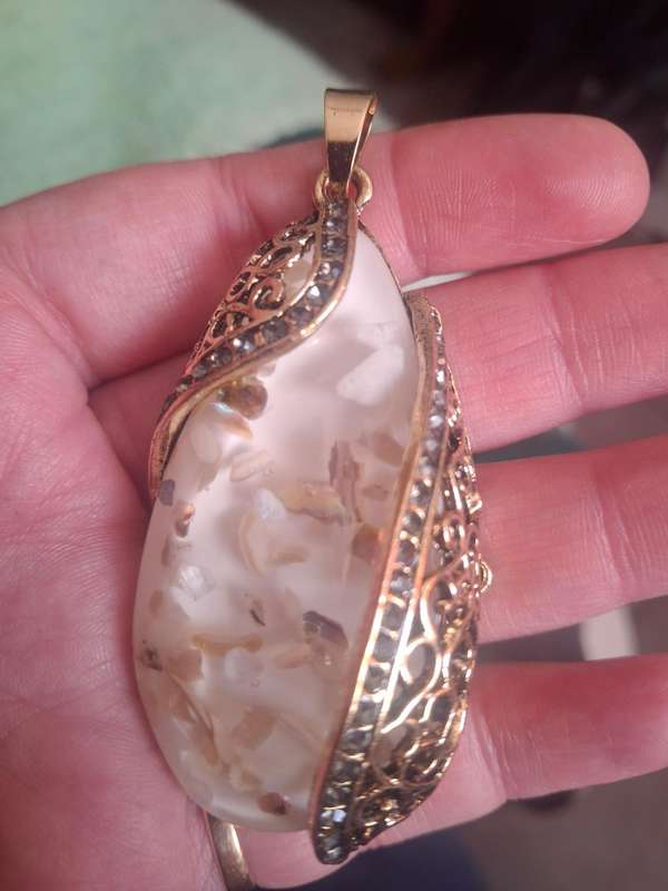 Pretty shell style costume pendant