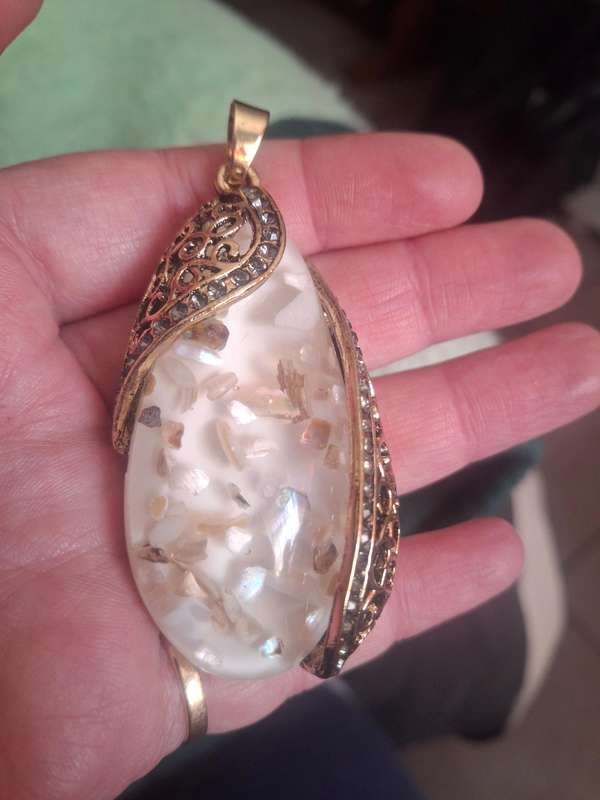 Pretty shell style costume pendant