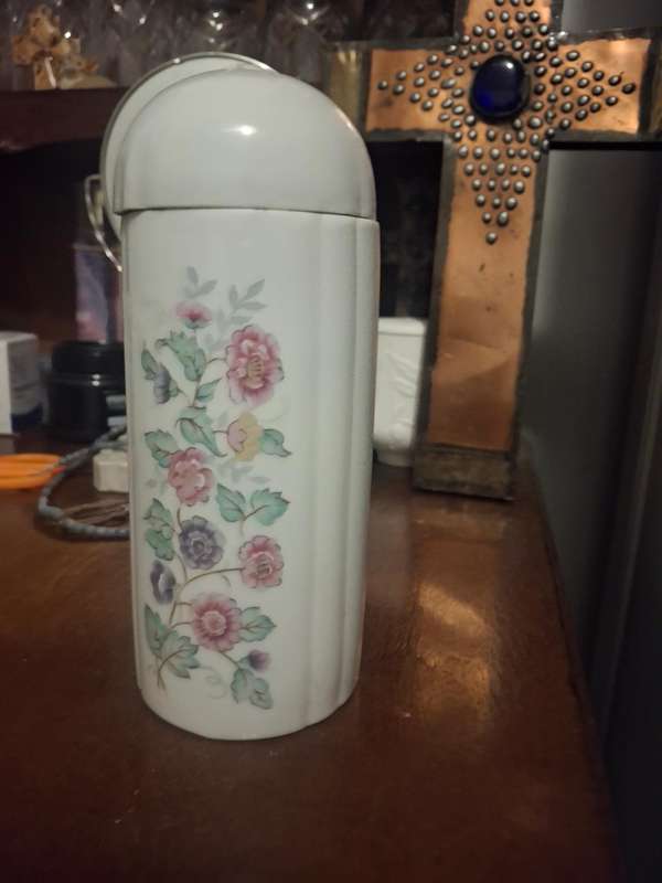 Made for elizabeth. Adren procelain powder holder
