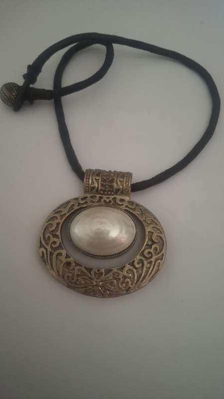Stunning pearl like pendant on black chain