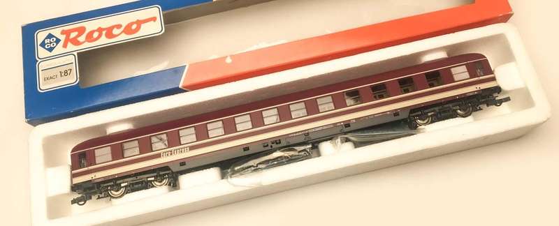 Roco Euro Express Carriage (HO)