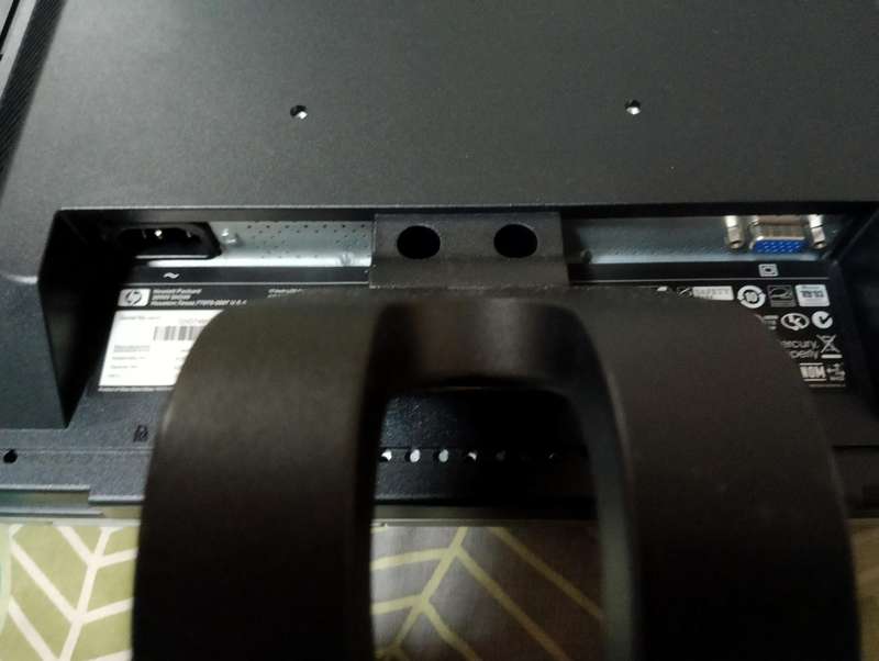 17" HP SCREENS - ONE BID FOR BOTH