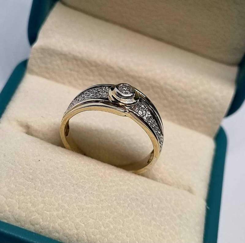 9ct Yellow and White Gold Diamond Ring