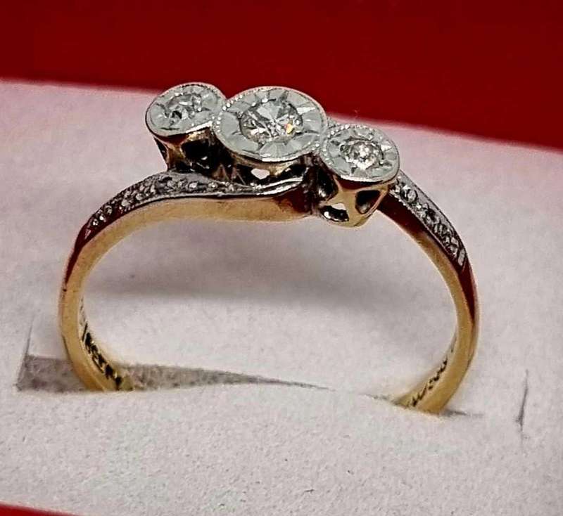 18ct Yellow and White Gold Diamond Ring