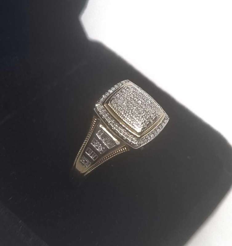 9ct Yellow and White Gold Diamond Ring