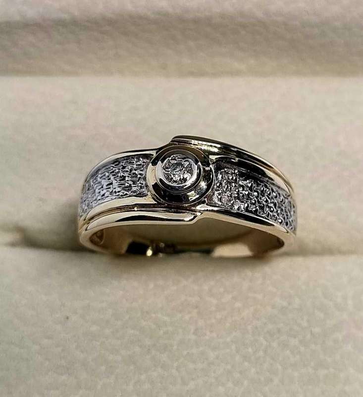 9ct Yellow and White Gold Diamond Ring
