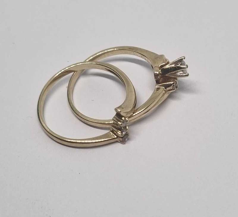 9ct Gold Diamond Ring