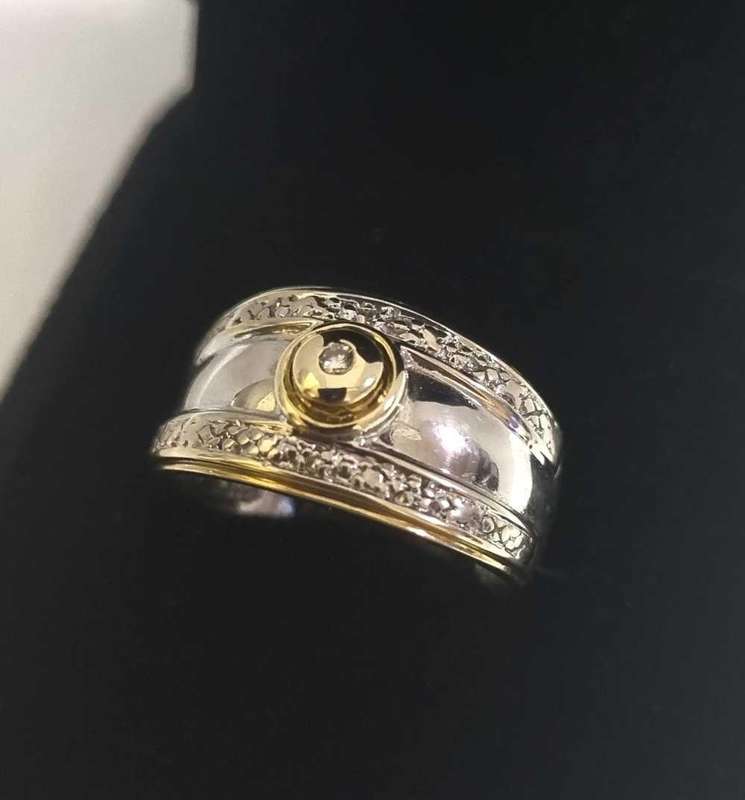 9ct White and Yellow Gold Diamond Ring