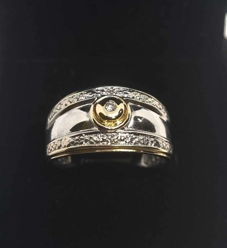 9ct White and Yellow Gold Diamond Ring