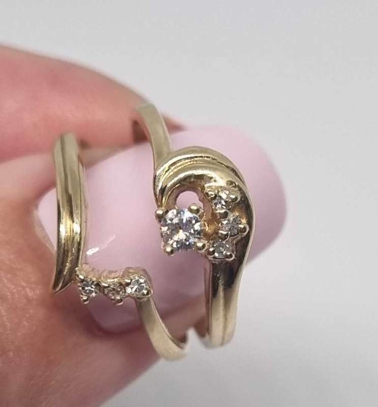 9ct Gold Diamond Ring