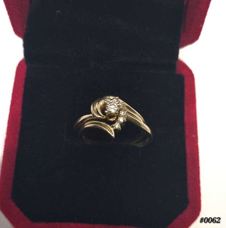 9ct Gold Diamond Ring