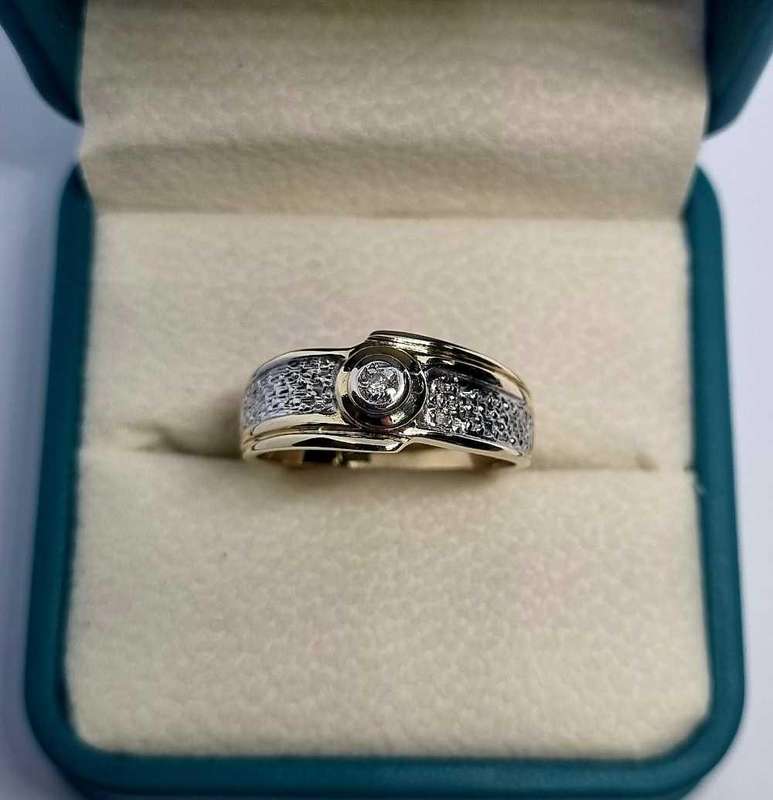 9ct Yellow and White Gold Diamond Ring