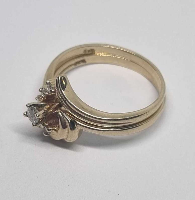 9ct Gold Diamond Ring