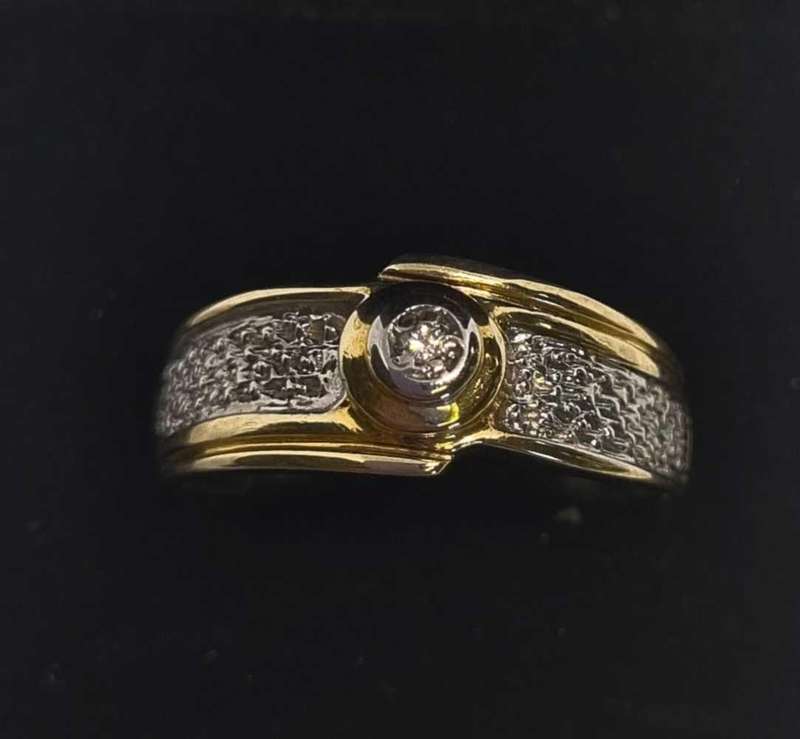 9ct Yellow and White Gold Diamond Ring