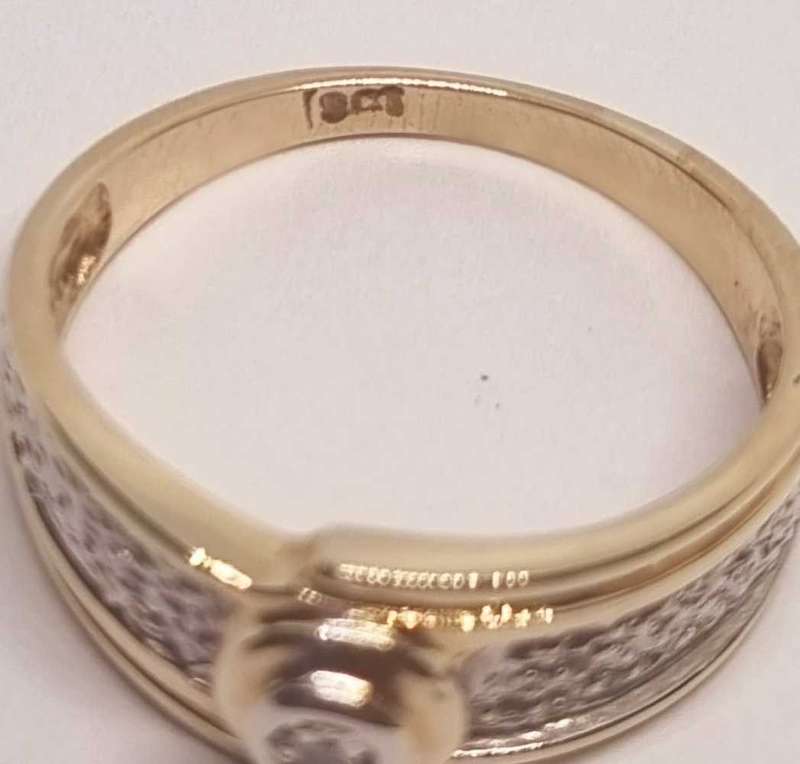 9ct Yellow and White Gold Diamond Ring