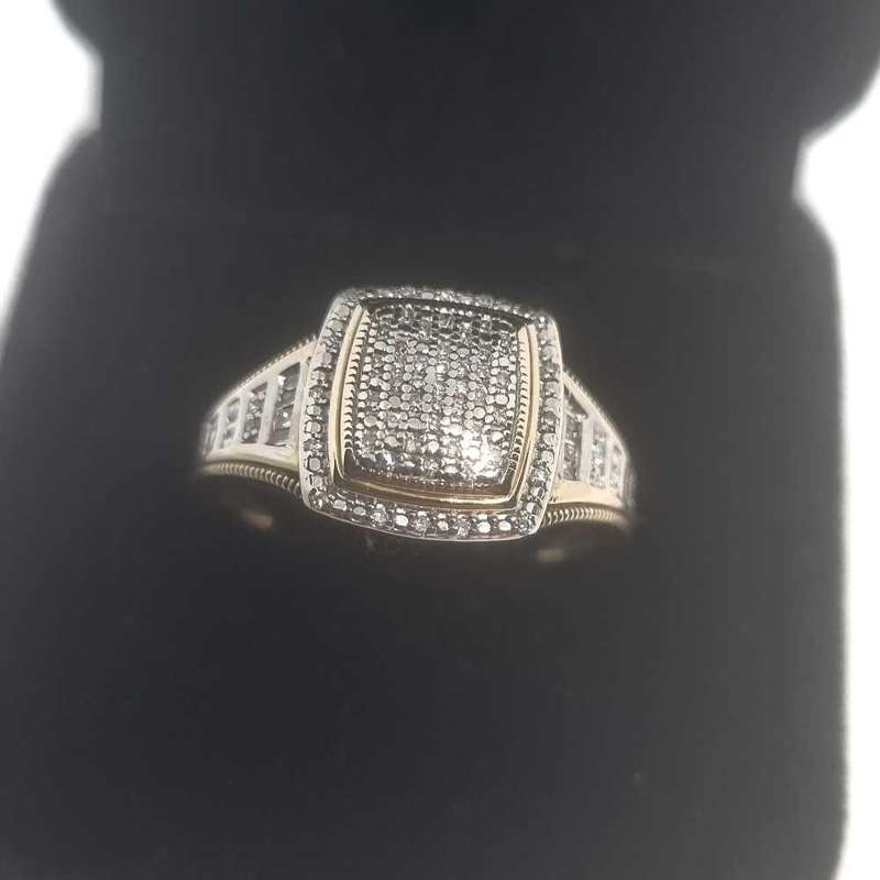9ct Yellow and White Gold Diamond Ring