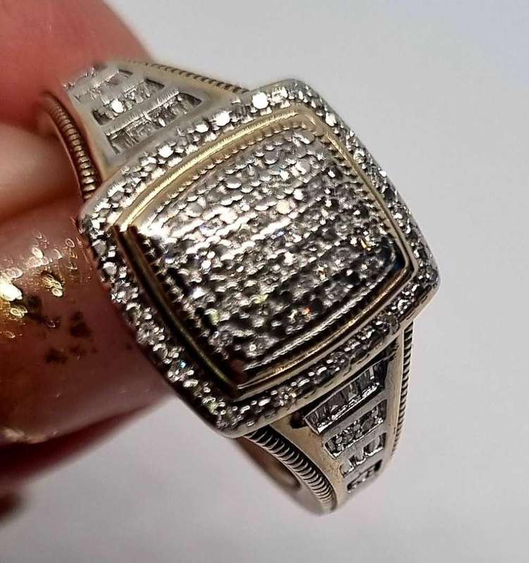 9ct Yellow Gold Diamond Ring