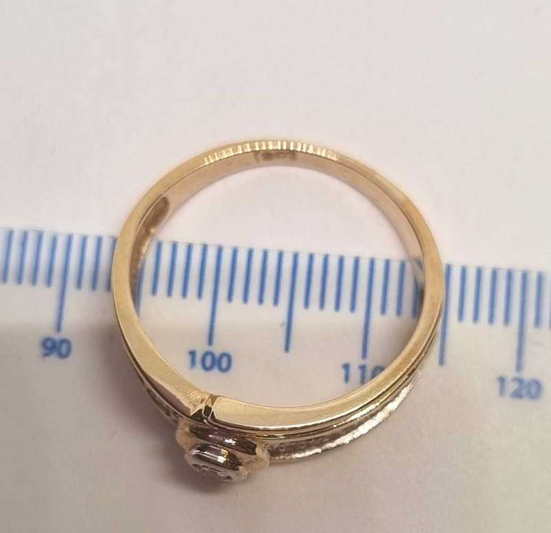 9ct Yellow and White Gold Diamond Ring