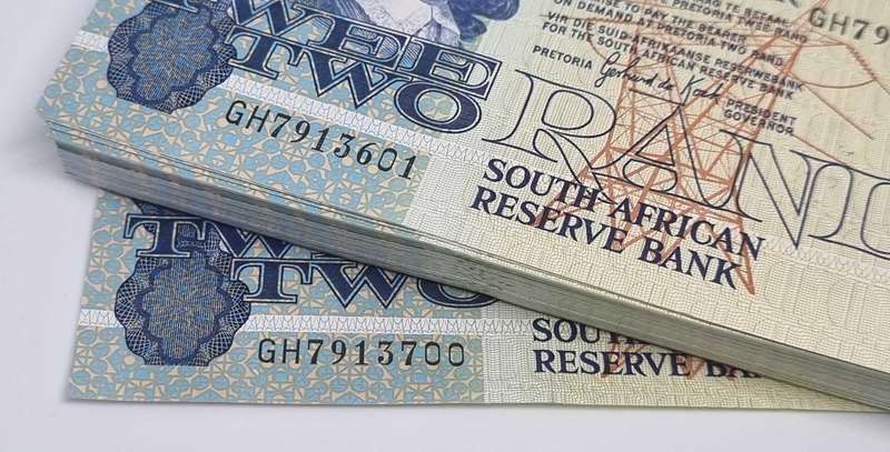 100 x South African R2 Notes
