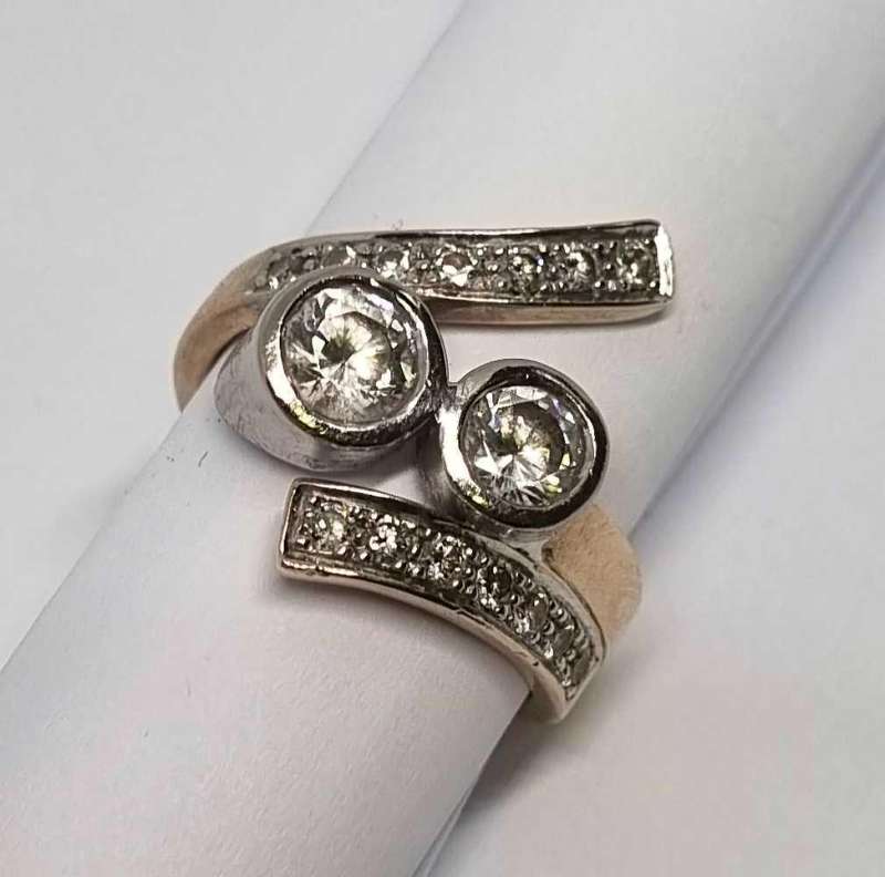 9ct Yellow and White Gold Diamond Ring