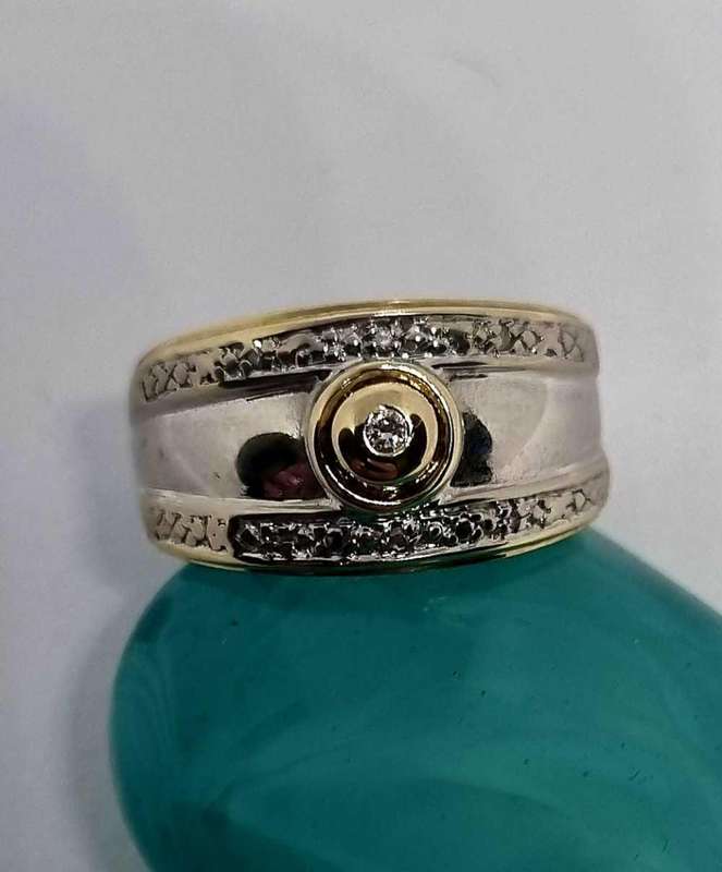9ct Yellow and White Gold Diamond Ring