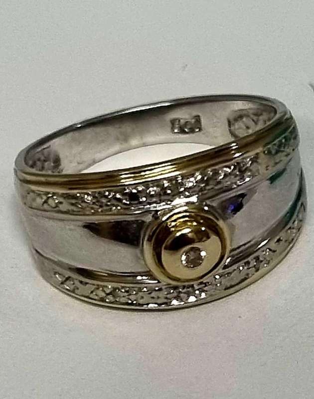 9ct White and Yellow Gold Diamond Ring