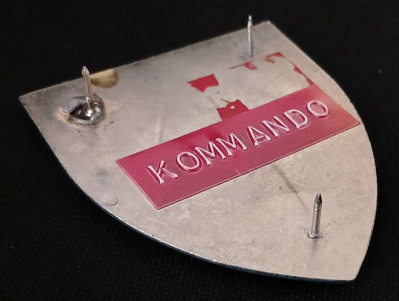 SADF KIMBERLY COMMANDO SHOULDER FLASH      ( ONE PIN REPAIRED )                   L44