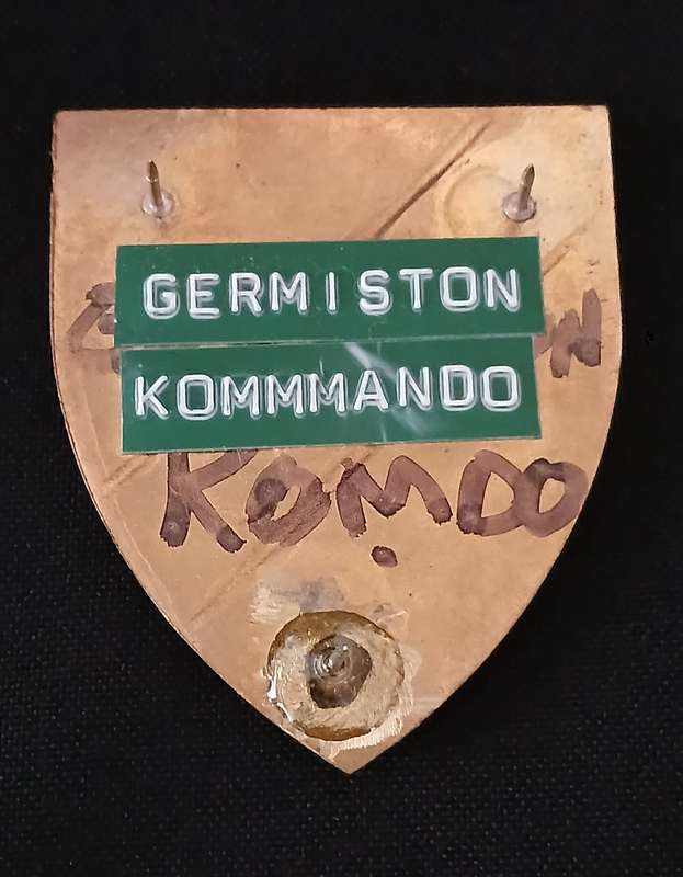 SADF GERMISTON COMMANDO SHOULDER FLASH       ( ONE PIN REPAIRED )               L45