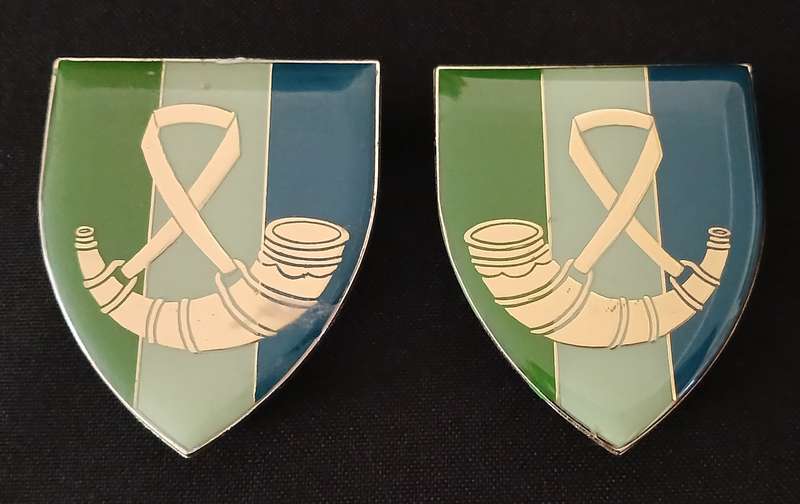 SADF ORANGE FREE STATE SIGNAL UNIT SHOULDER FLASH PAIR       ( NOTE 3 PINS REPAIRED  )      L50