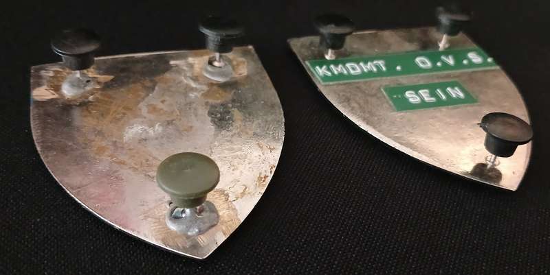 SADF ORANGE FREE STATE SIGNAL UNIT SHOULDER FLASH PAIR       ( NOTE 3 PINS REPAIRED  )      L50