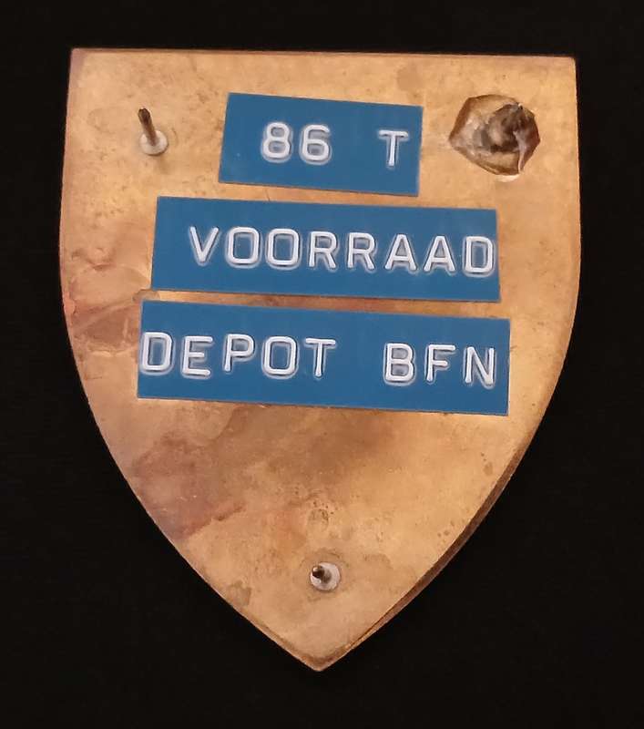 86 TECH STORES DEPOT SHOULDER FLASH    ( ONE PIN REPAIRED )                 L83