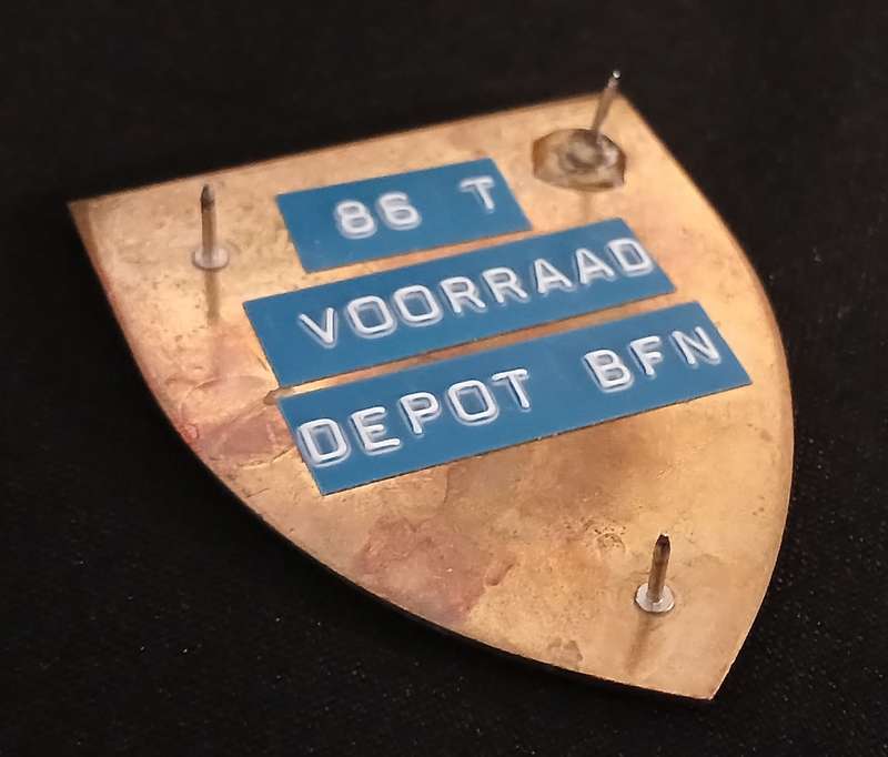 86 TECH STORES DEPOT SHOULDER FLASH    ( ONE PIN REPAIRED )                 L83