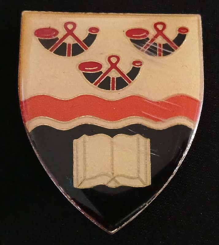 OFS UNIVERSITY REGIMENT SHOULDER FLASH   ( NOTE FEW SCRATCHES )                L88