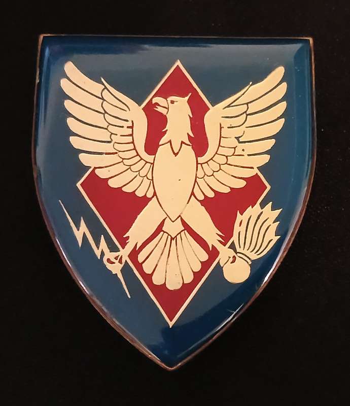 SADF TRANSVAAL STATE ARTILLERY REGIMENT SHOULDER FLASH      ( THREE PINS REPAIRED )             L89