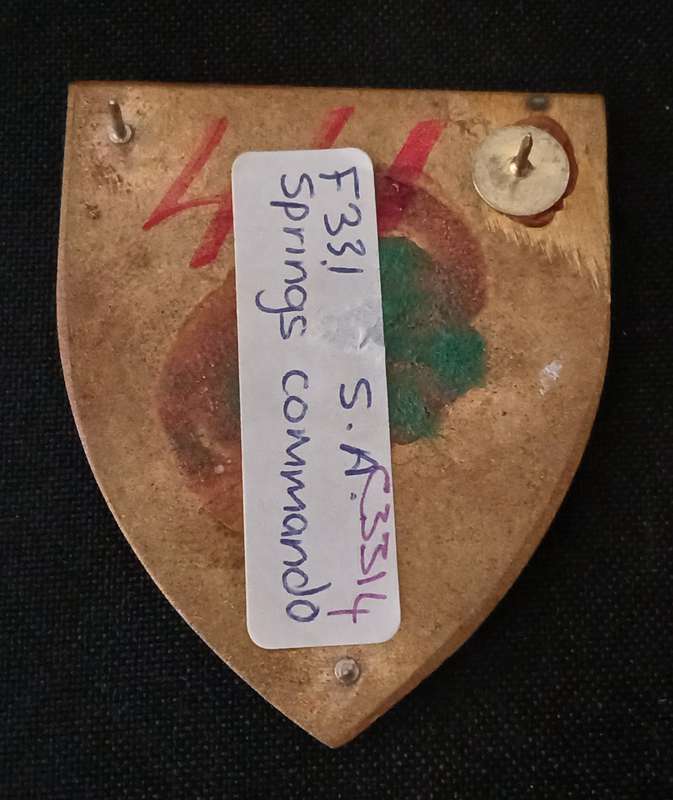 SADF SPRINGS COMMANDO SHOULDER FLASH     ( ONE PIN REPAIRED )                      L97