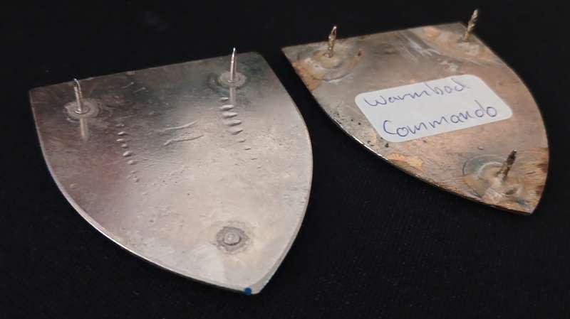 WARMBATHS COMMANDO SHOULDER FLASH PAIR  ( ONE FLASH 3 PINS REPAIRED AND ONE FLASH MISSING PIN ) L121