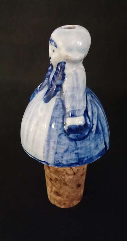 VINTAGE DELFT CORKSCREW WINE POURER