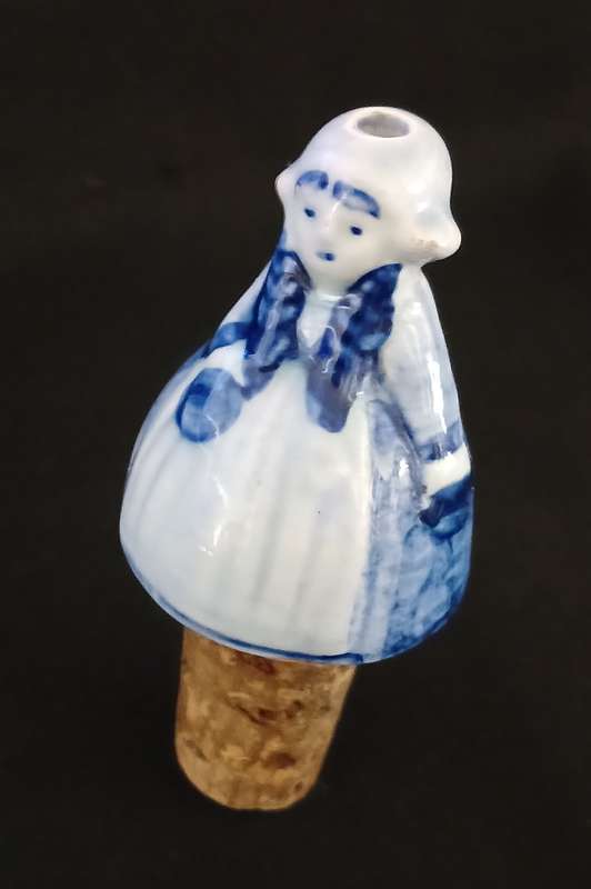 VINTAGE DELFT CORKSCREW WINE POURER