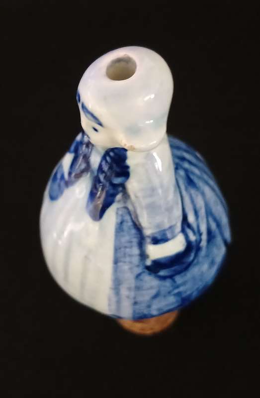 VINTAGE DELFT CORKSCREW WINE POURER
