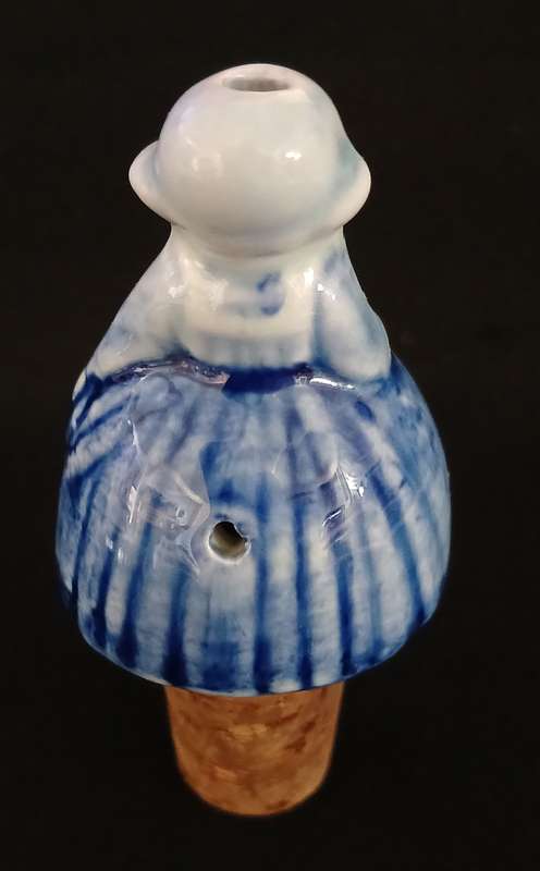 VINTAGE DELFT CORKSCREW WINE POURER