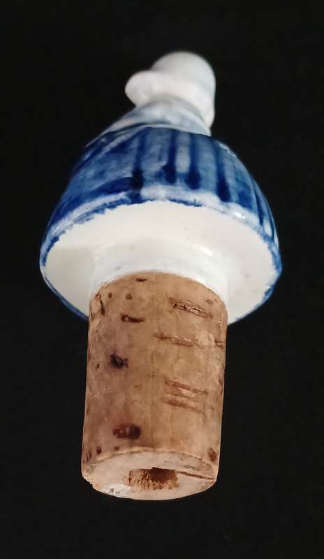 VINTAGE DELFT CORKSCREW WINE POURER