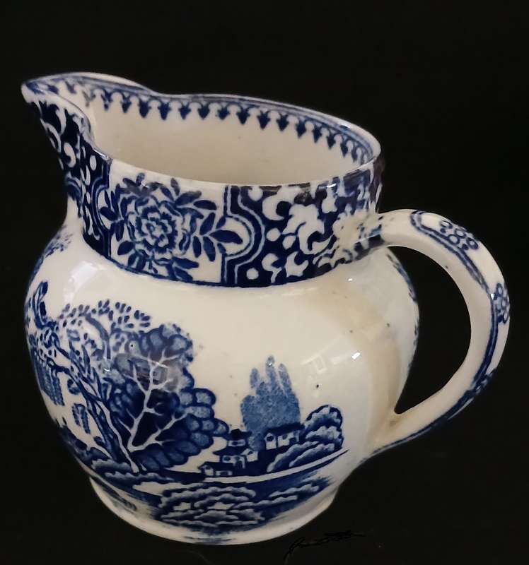 EARLY TGG MILK JUG BLUE AND WHITE MING