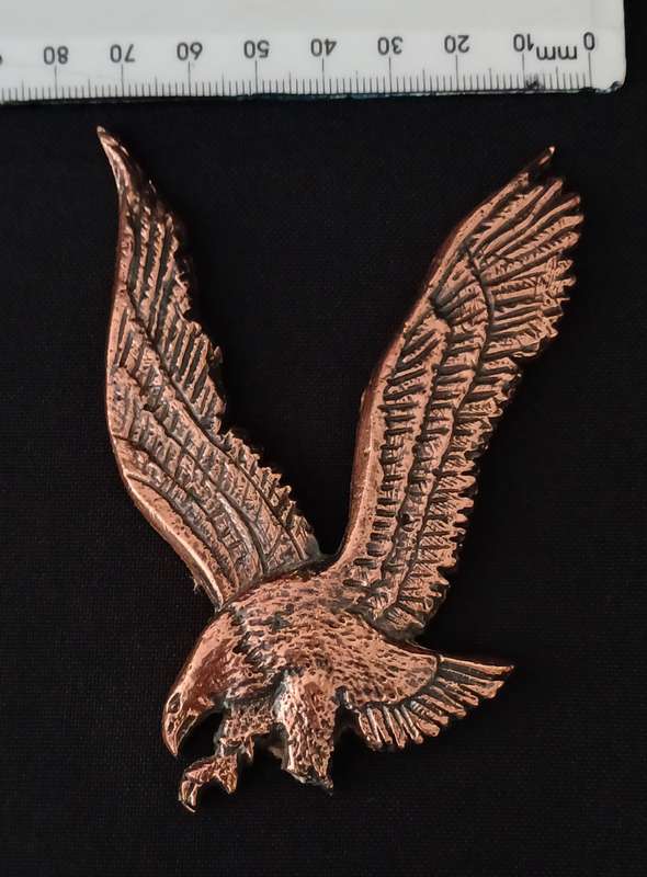 UNKNOWN METAL EAGLE BADGE " HEAVY "   ( NOTE ONE CLAW BROKEN OFF )                     LI42
