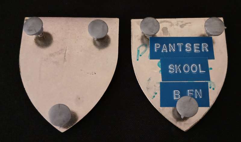 SADF SCHOOL OF ARMOUR SHOULDER FLASH PAIR                          L163