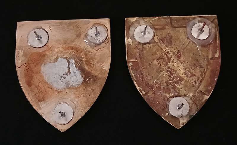 SOUTH AFRICAN INFANTRY SCHOOL SHOULDER FLASH PAIR    ( NOTE ALL PINS REPAIRED )    L172