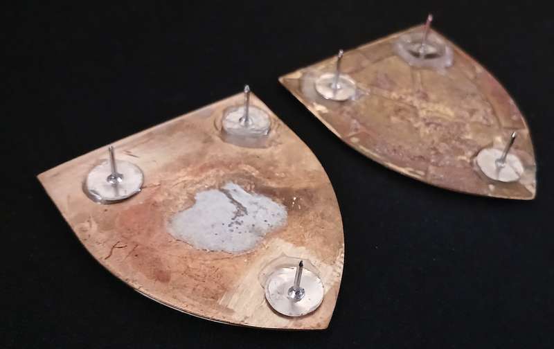 SOUTH AFRICAN INFANTRY SCHOOL SHOULDER FLASH PAIR    ( NOTE ALL PINS REPAIRED )    L172