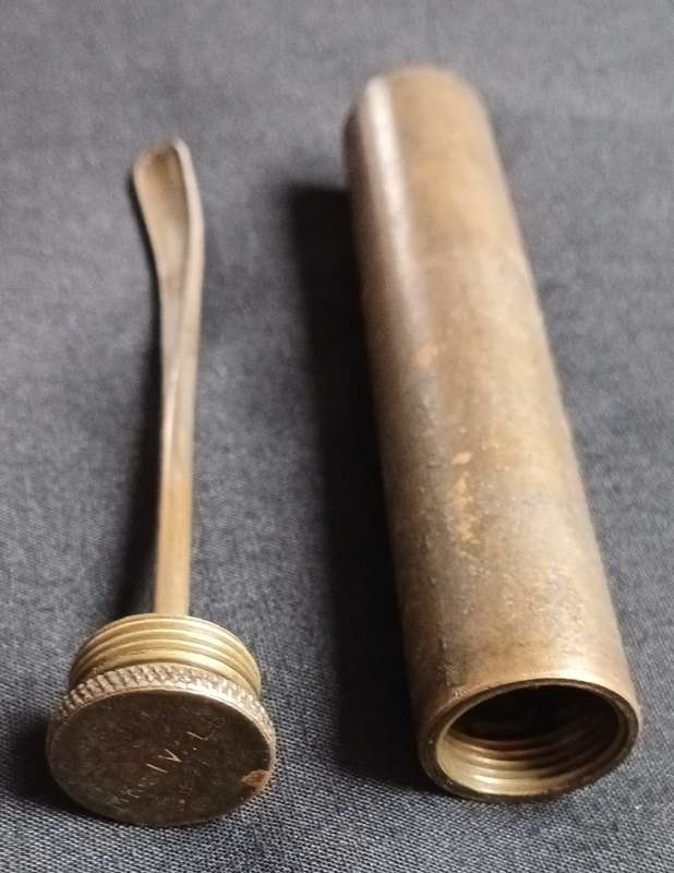 LEE ENFIELD OILER / OIL BOTTLE  MK. IV. LB  14 U ARROW -- ON OLILER MARKED A G E C             L192