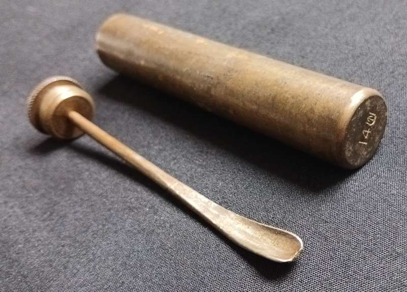 LEE ENFIELD OILER / OIL BOTTLE  MK. IV. LB  14 U ARROW -- ON OLILER MARKED A G E C             L192