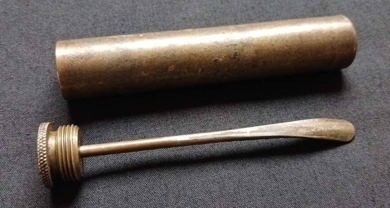 LEE ENFIELD OILER / OIL BOTTLE  MK. IV. LB  14 U ARROW -- ON OLILER MARKED A G E C             L192